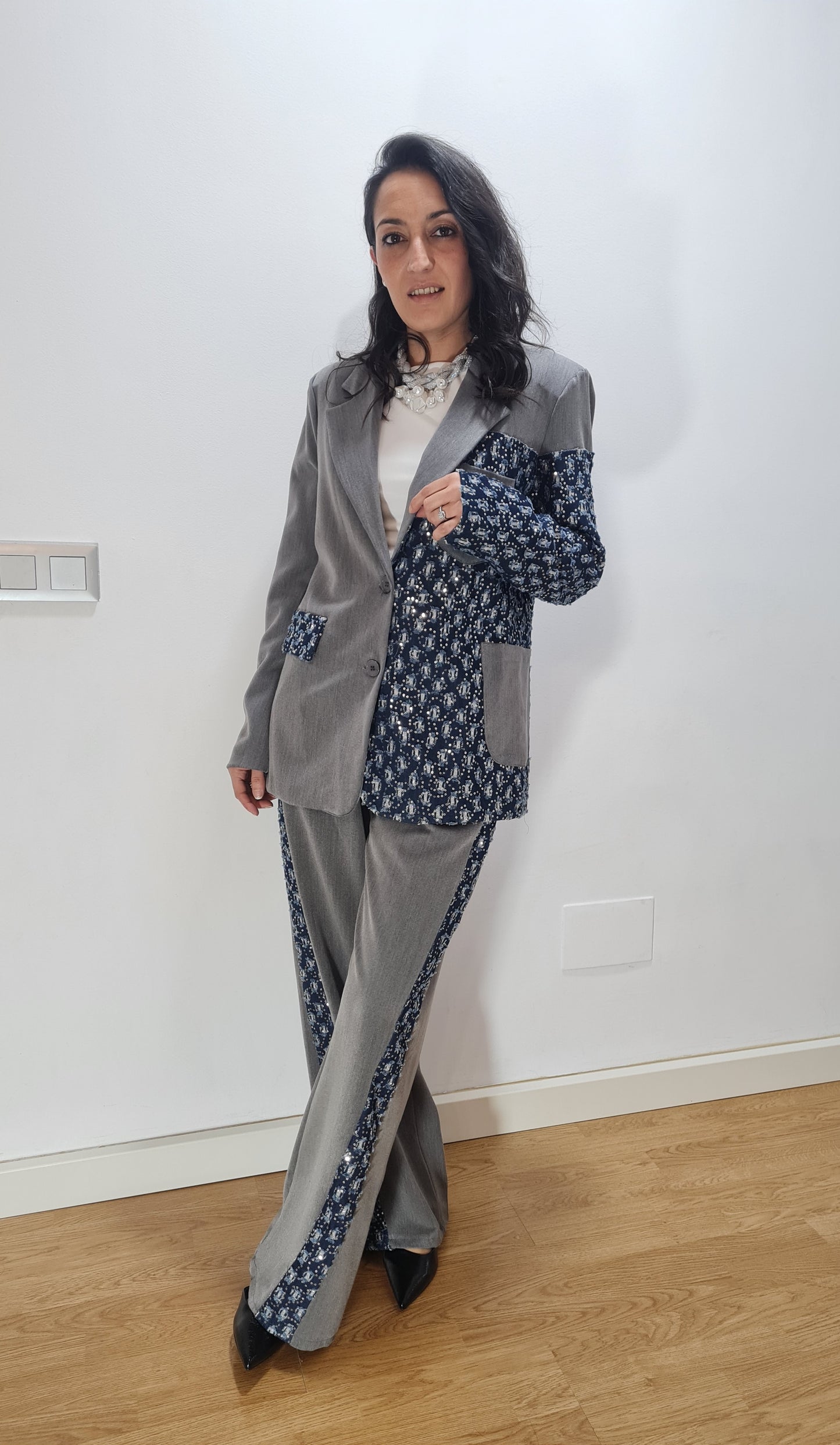 CONJUNTO GRIS