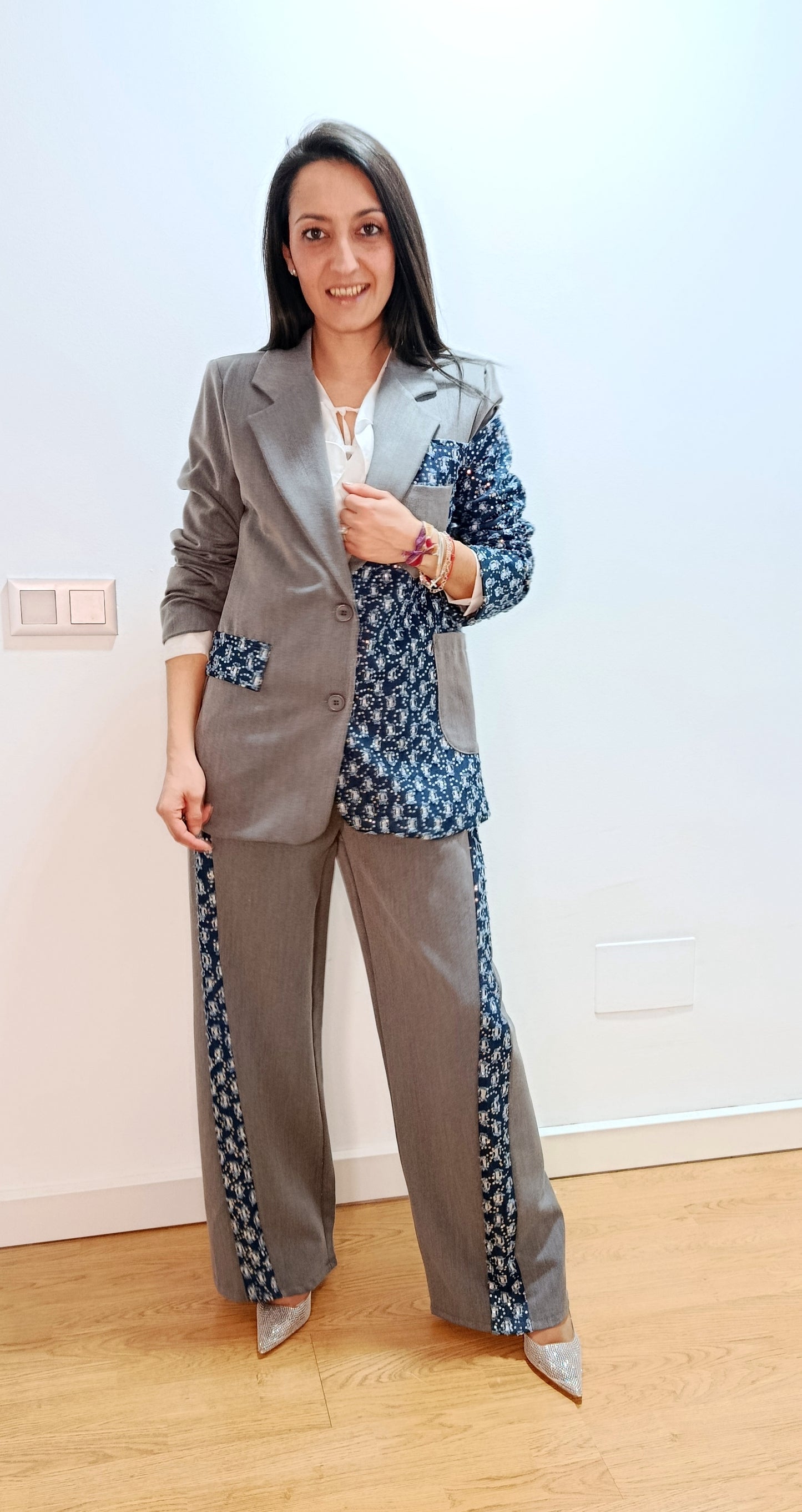 CONJUNTO GRIS